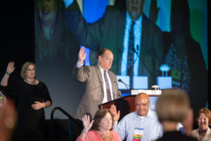 Michael Johnson leads the pledge for Professional Community Association Managers at the 2022 CAI Annual Conference and Exposition in Orlando.